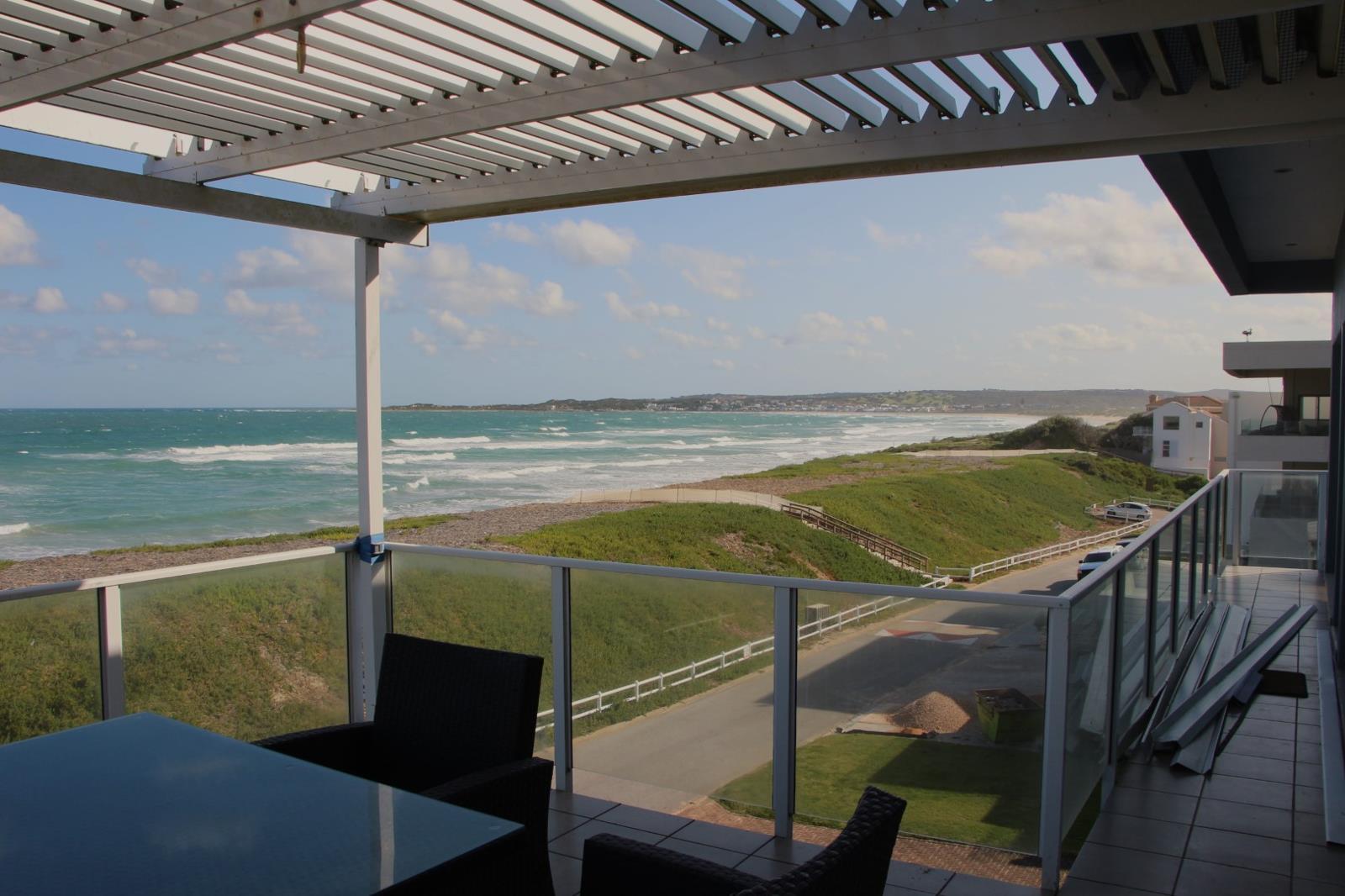 6 Bedroom House in Stilbaai Oos