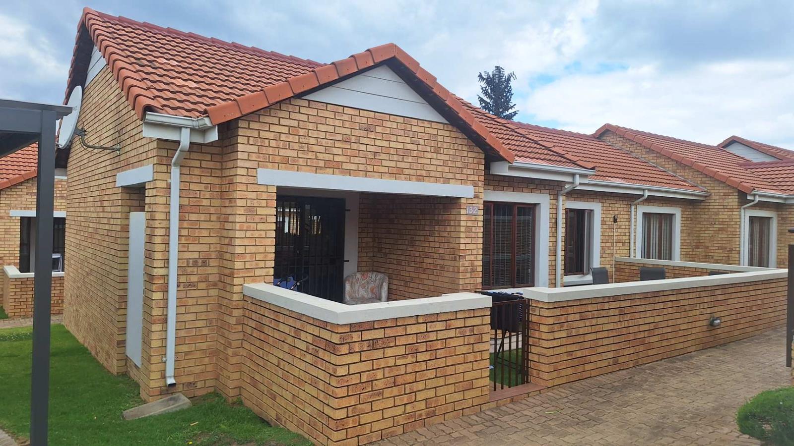 2 Bedroom Apartment in Randpark Ridge