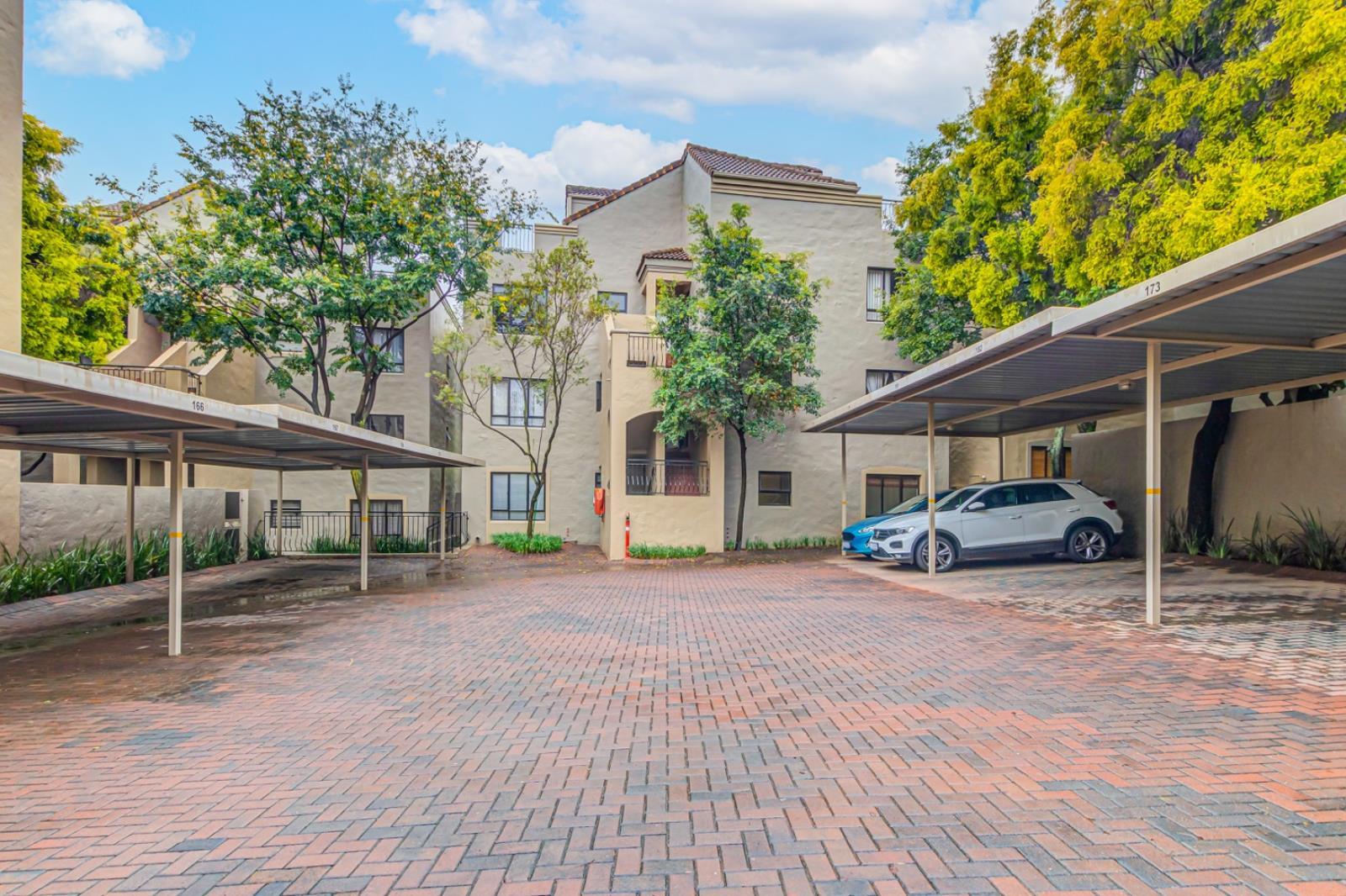 2 Bedroom Apartment in Lonehill