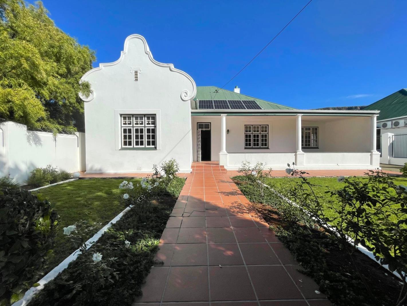 3 Bedroom House in Graaff Reinet