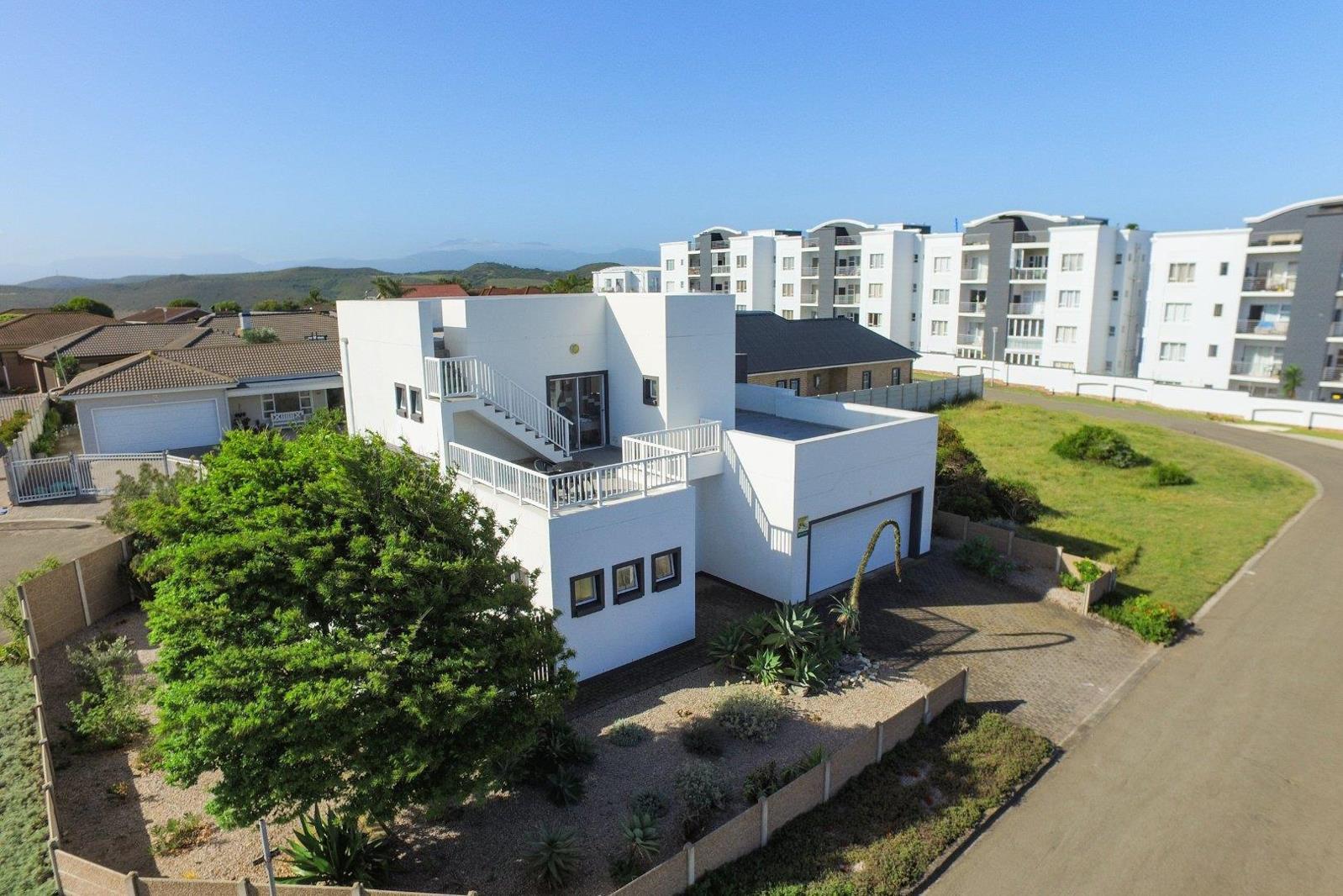 4 Bedroom House in Reebok