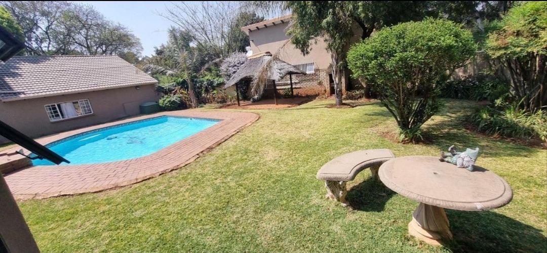 5 Bedroom House in Golf View