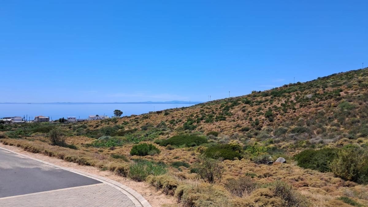 590 m² Land available in St Helena Views