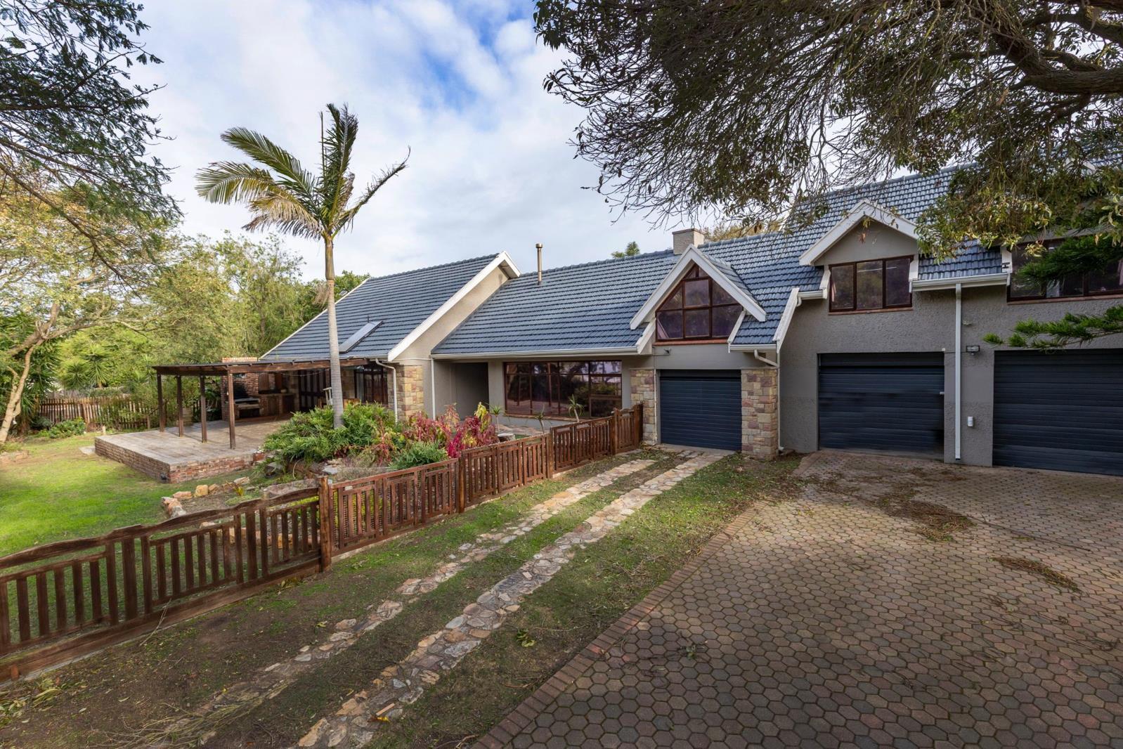 4 Bedroom House in Mossel Bay Central