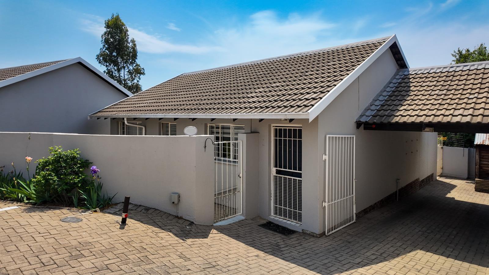 2 Bedroom Townhouse in Northwold Gardens