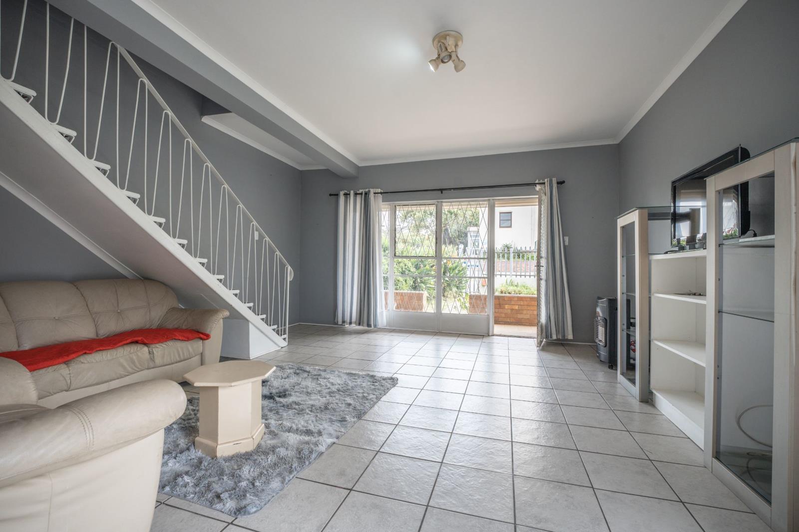 2 Bedroom Apartment in Grahamstown Central