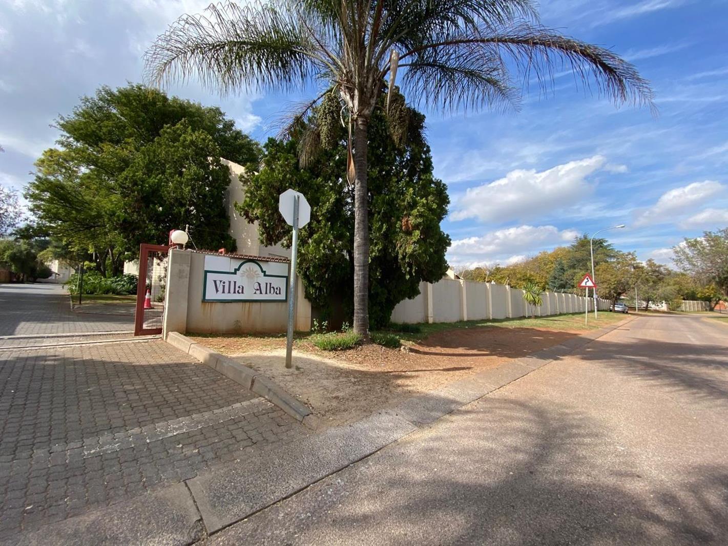 2 Bedroom Apartment in Die Hoewes