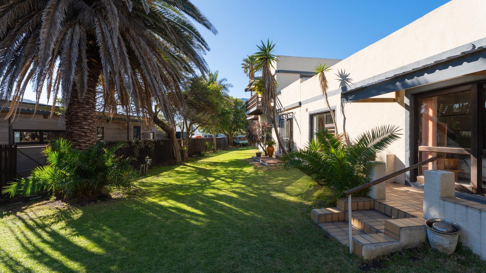 4 Bedroom House in Pringle Bay