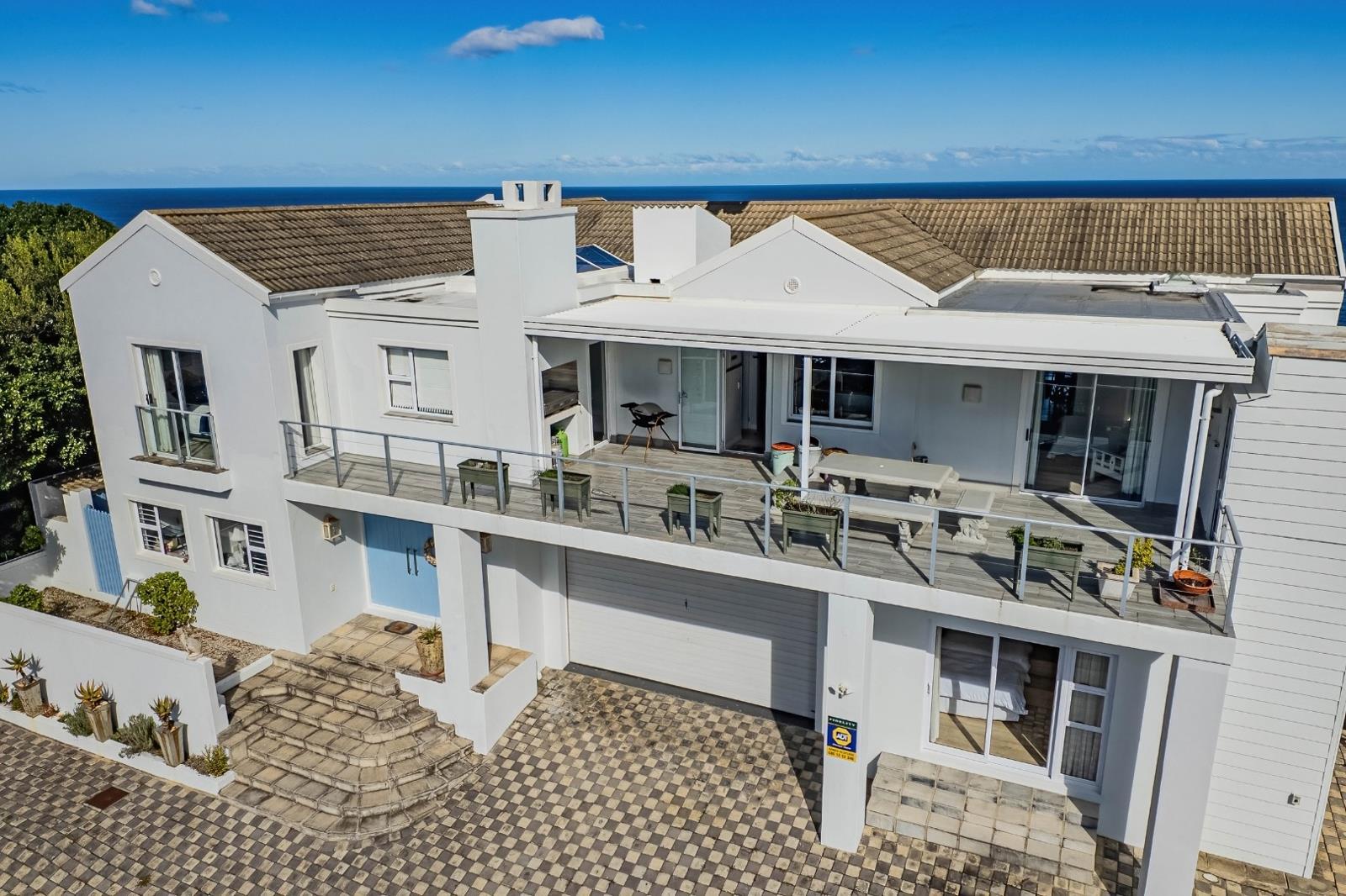 7 Bedroom House in Keurboomstrand