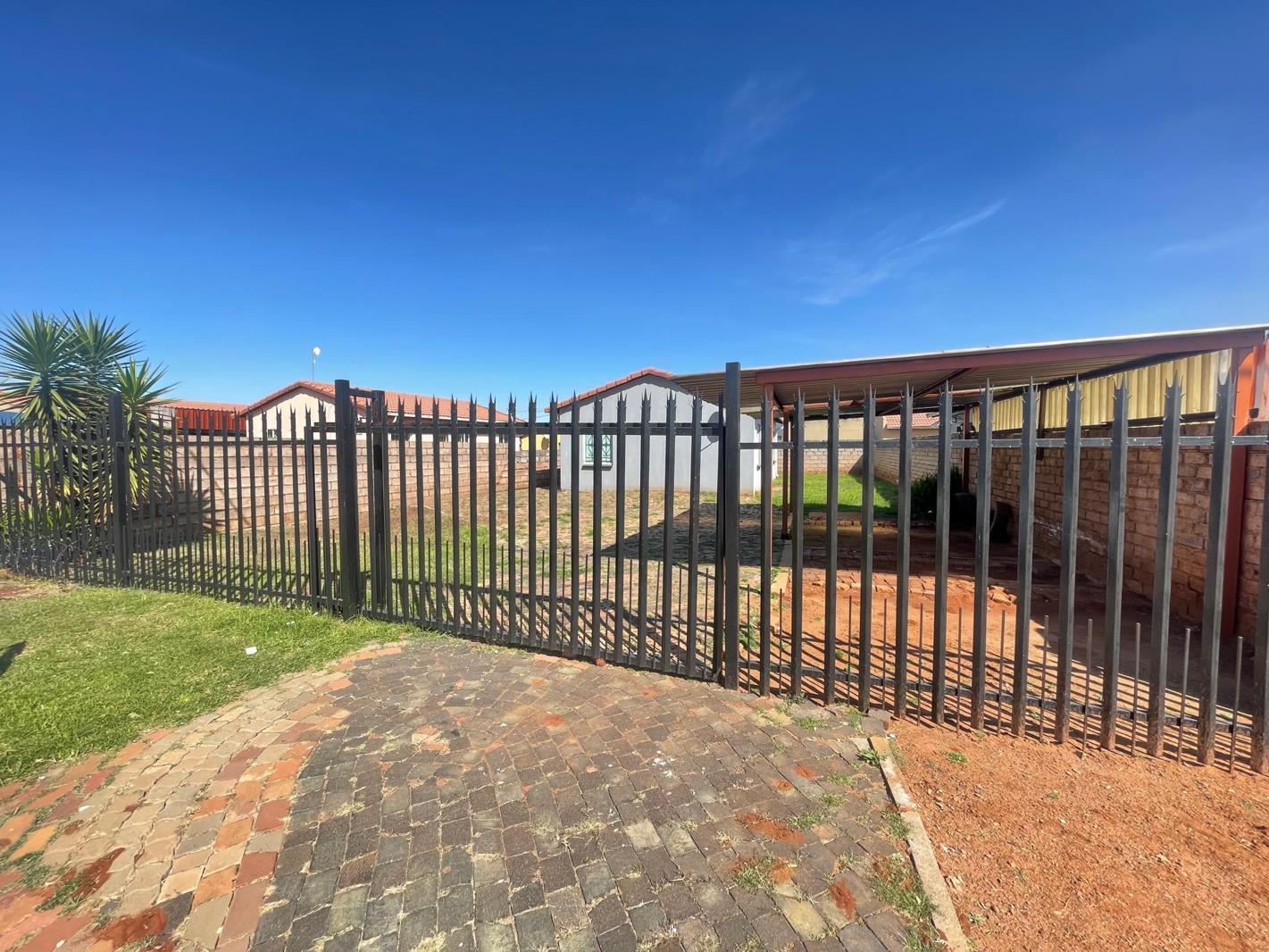 3 Bedroom House in Roodekop