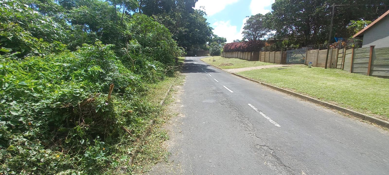 1 012 m² Land available in Uvongo