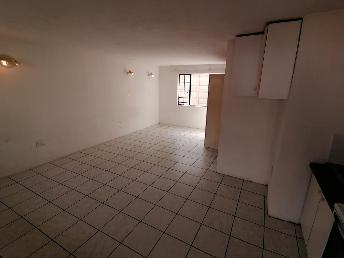 Bachelor apartment in Jansen Park