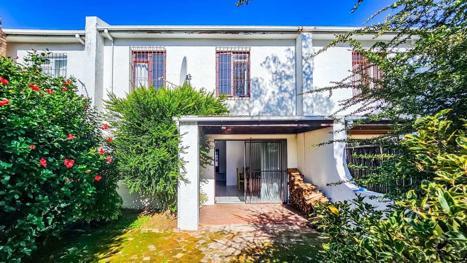 3 Bedroom Townhouse in Paarl Central East