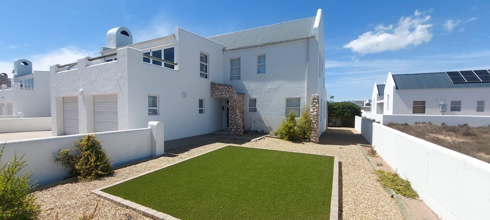 4 Bedroom House in Lampiesbaai