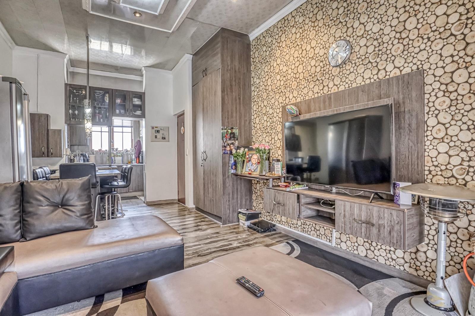 2 Bedroom Apartment in Saxonwold