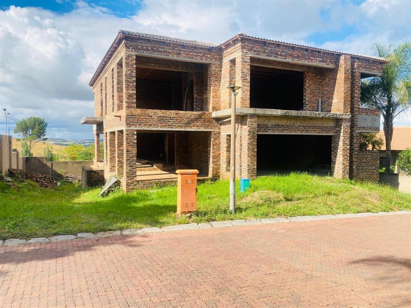 8 Bedroom House in Highveld Park