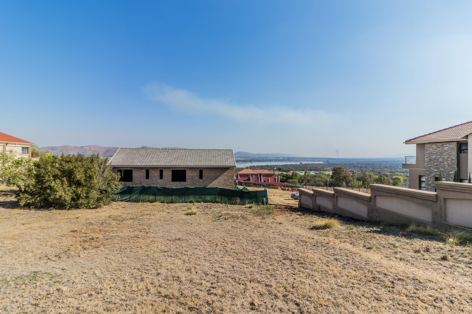 824 m² Land available in Kosmos Ridge