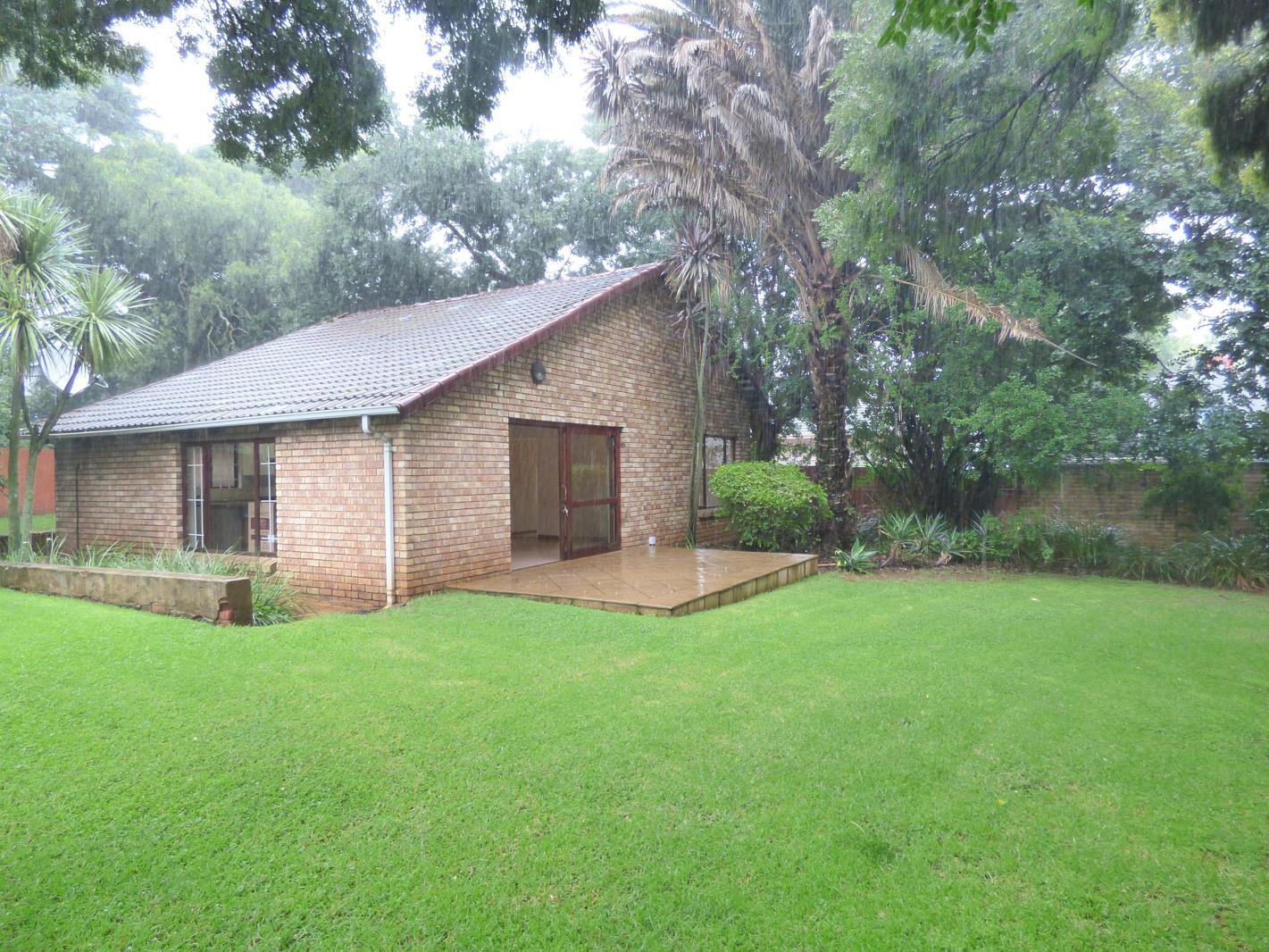 2 Bedroom Garden Cottage in Oriel