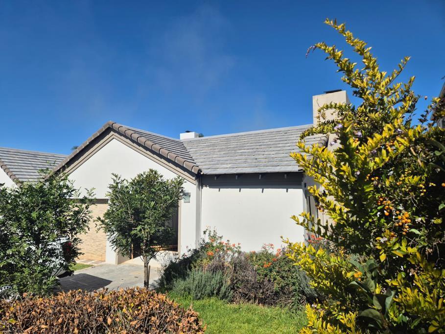 4 Bedroom House in Blue Valley Golf Estate