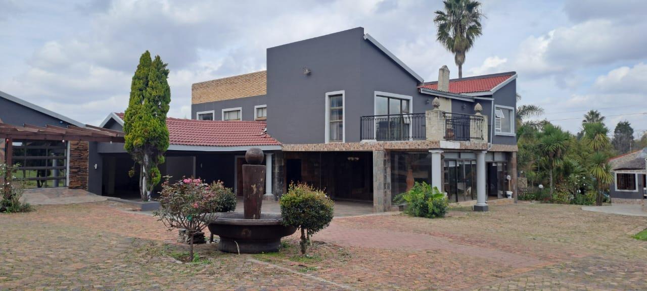 4 Bedroom House in Randjesfontein AH