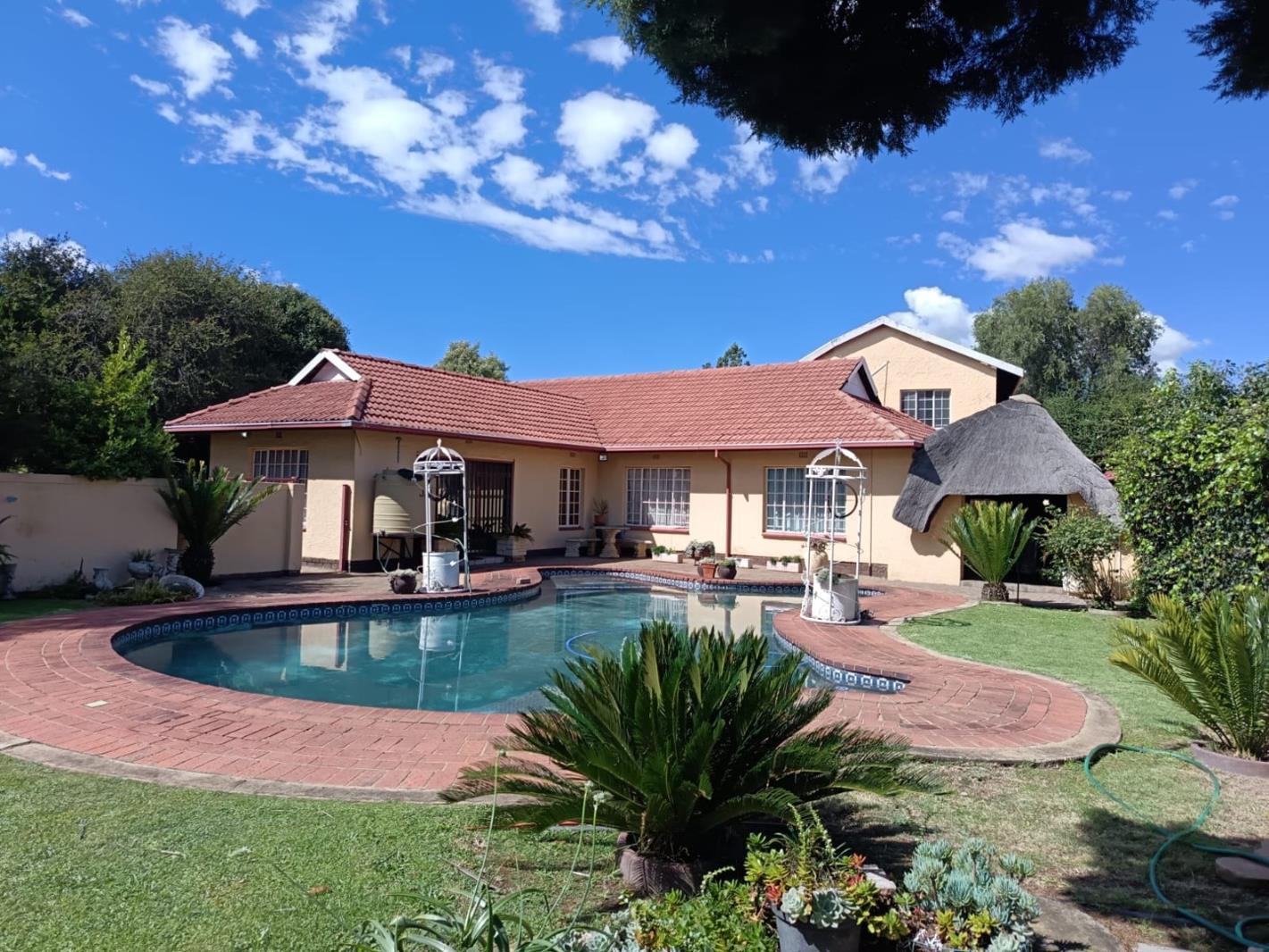 3 Bedroom House in Brackendowns