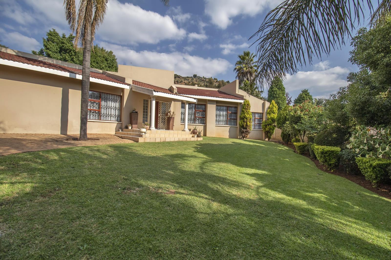 4 Bedroom House in Wilgeheuwel