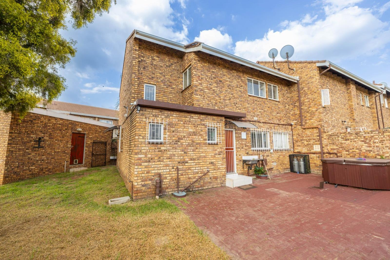3 Bedroom Townhouse in Halfway Gardens