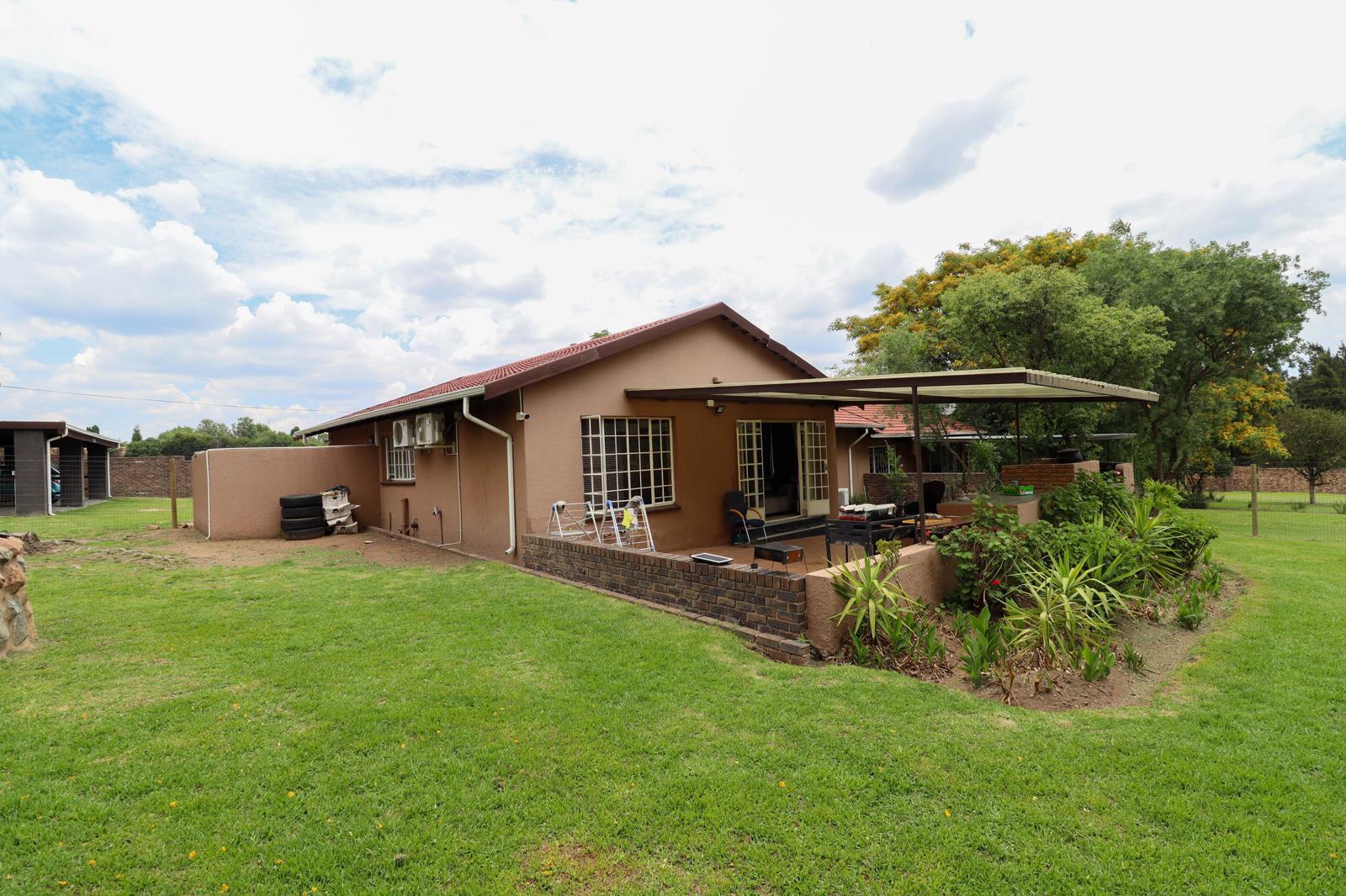 3 Bedroom Garden Cottage in President Park