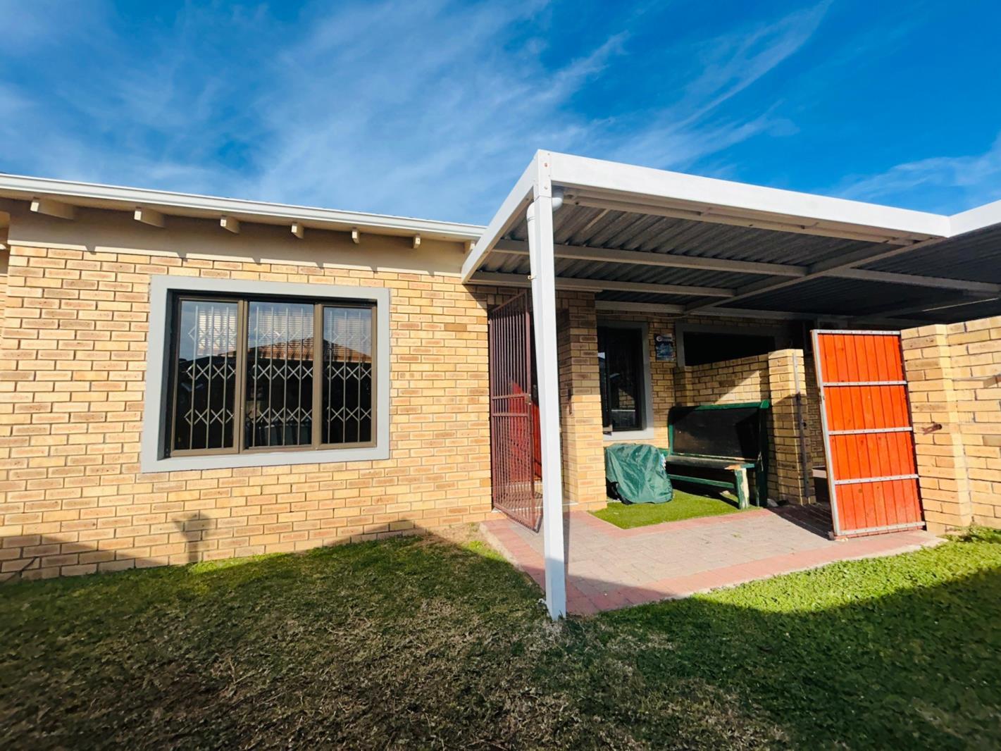 3 Bedroom Townhouse in Port Elizabeth Outlying