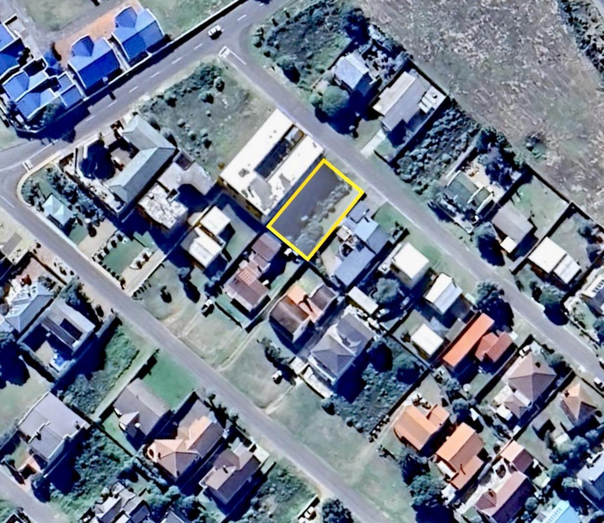 595 m² Land available in De Kelders