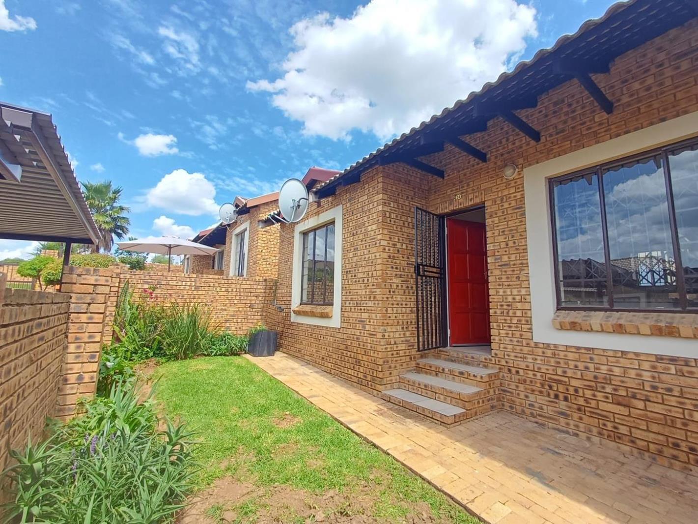 2 Bedroom Townhouse in Honeydew Manor