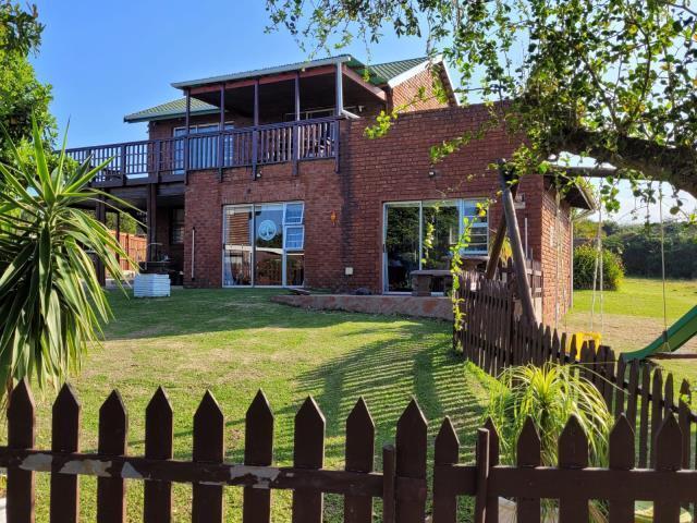 4 Bedroom House in Cove Rock