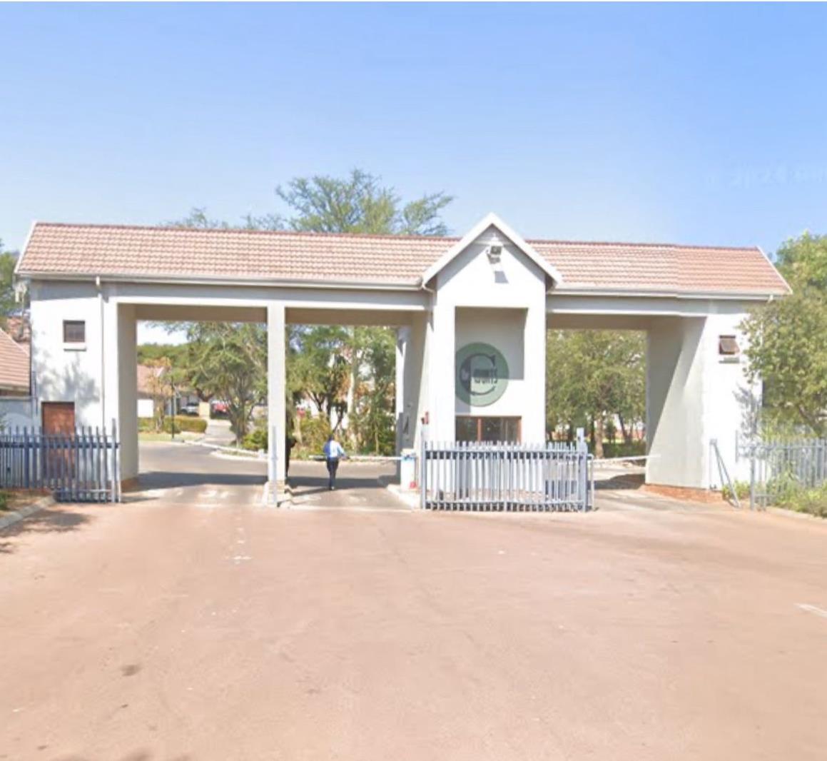 3 Bedroom Flat in Olympus AH