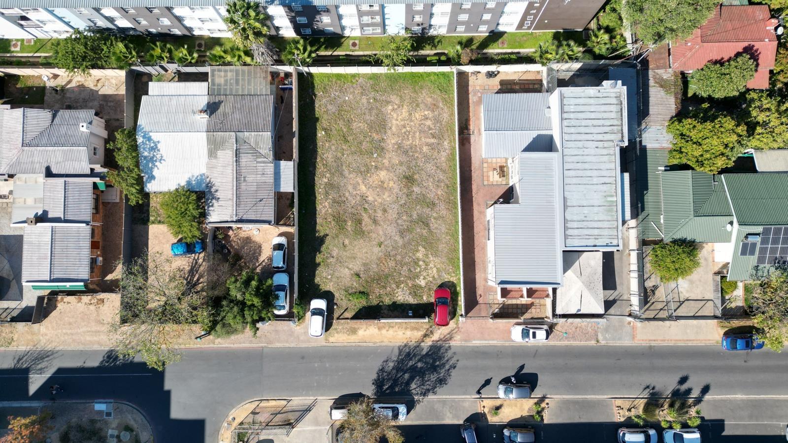 266 m² Land available in La Colline