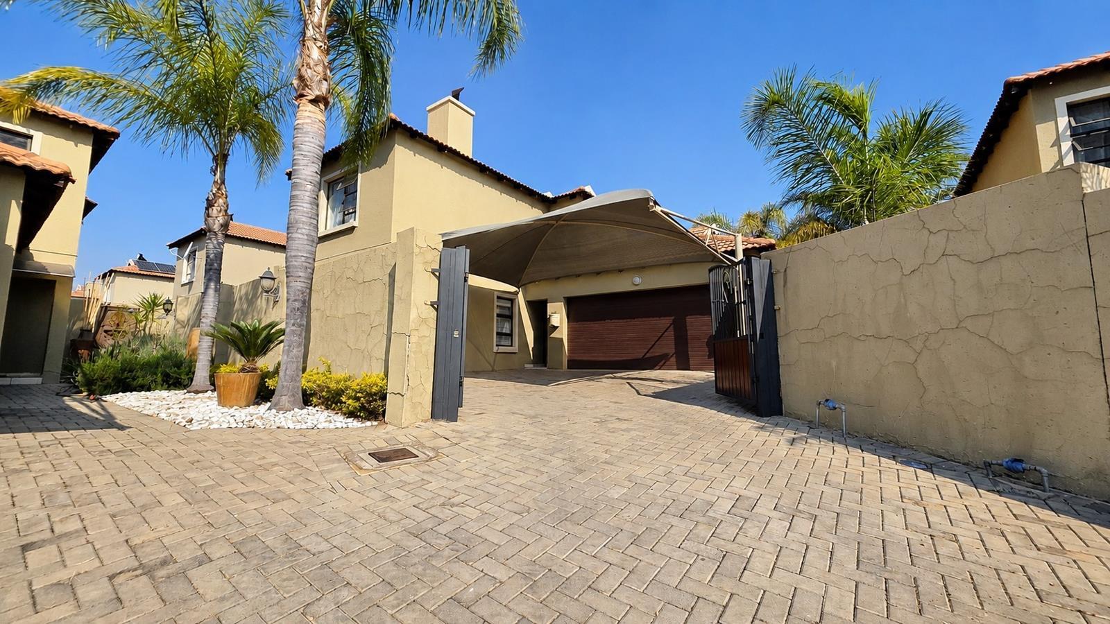 3 Bedroom Townhouse in Equestria
