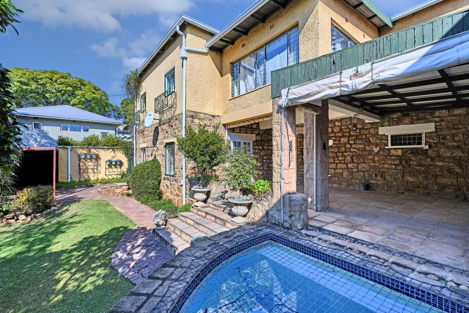 5 Bedroom House in Kensington