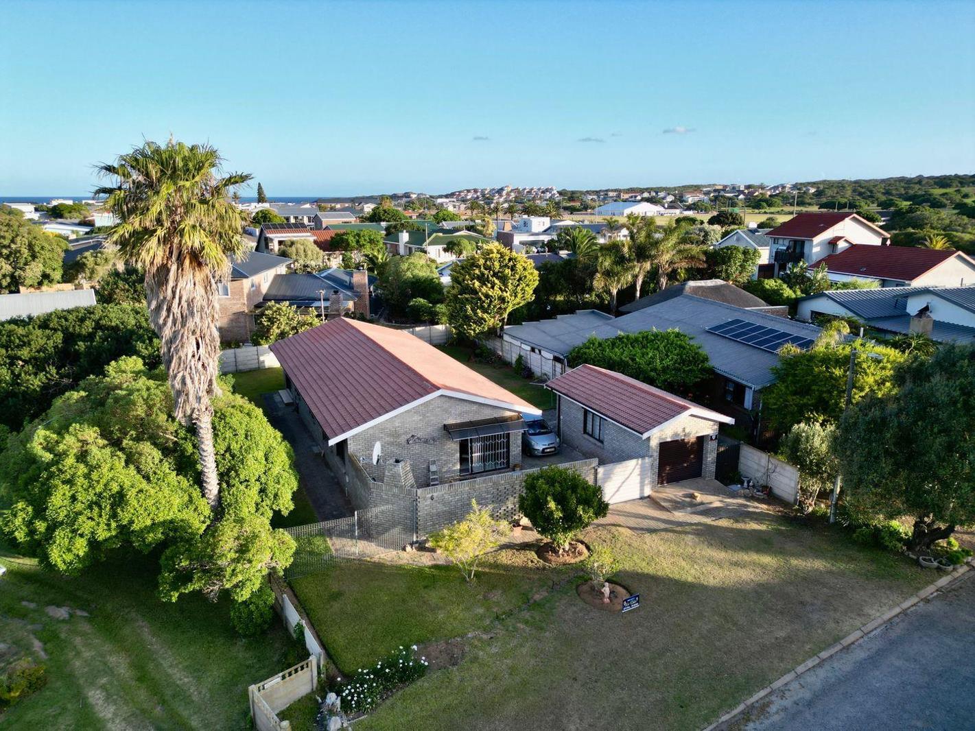 4 Bedroom House in Stilbaai Wes
