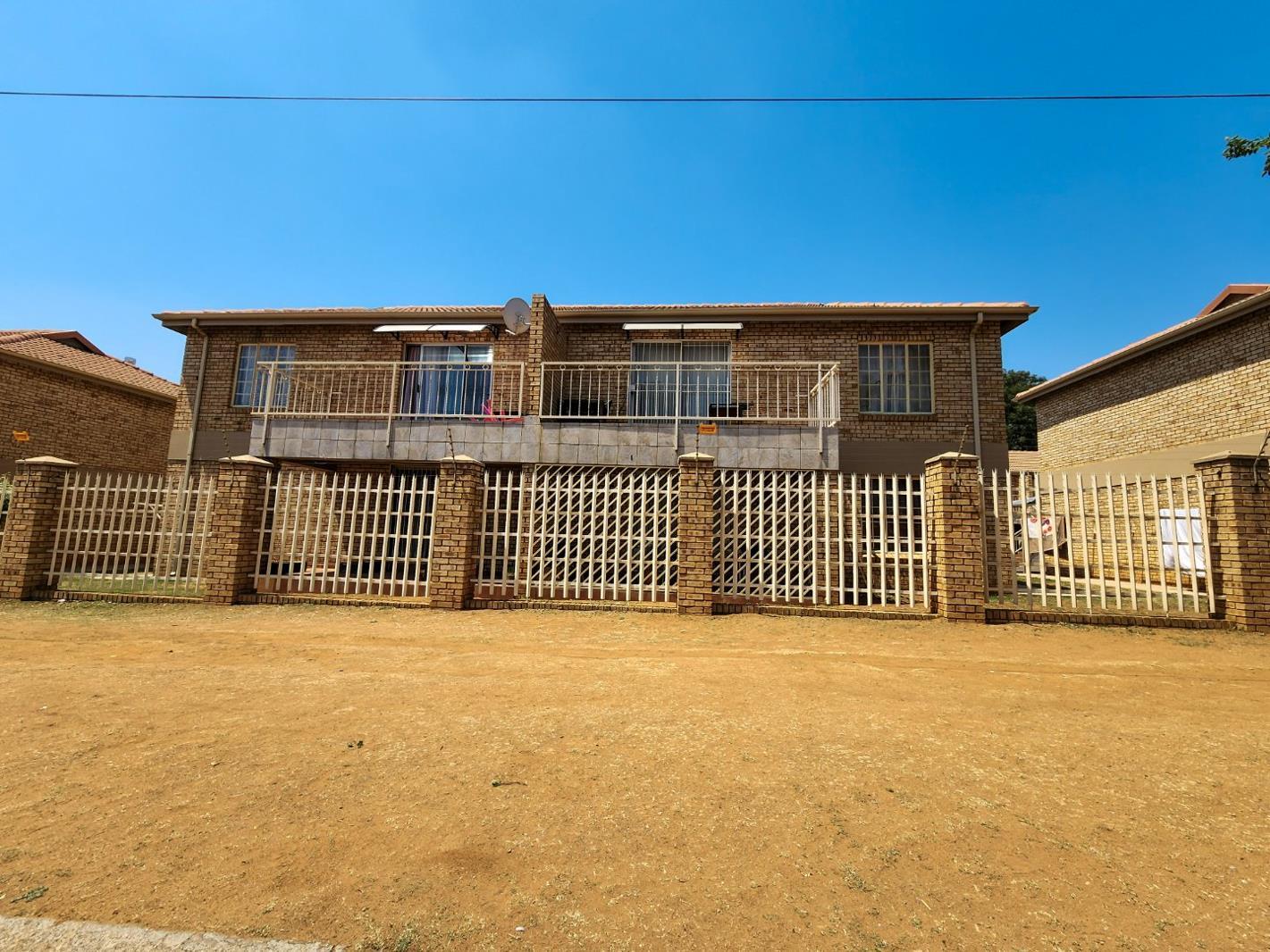 2 Bedroom Apartment in Helikon Park