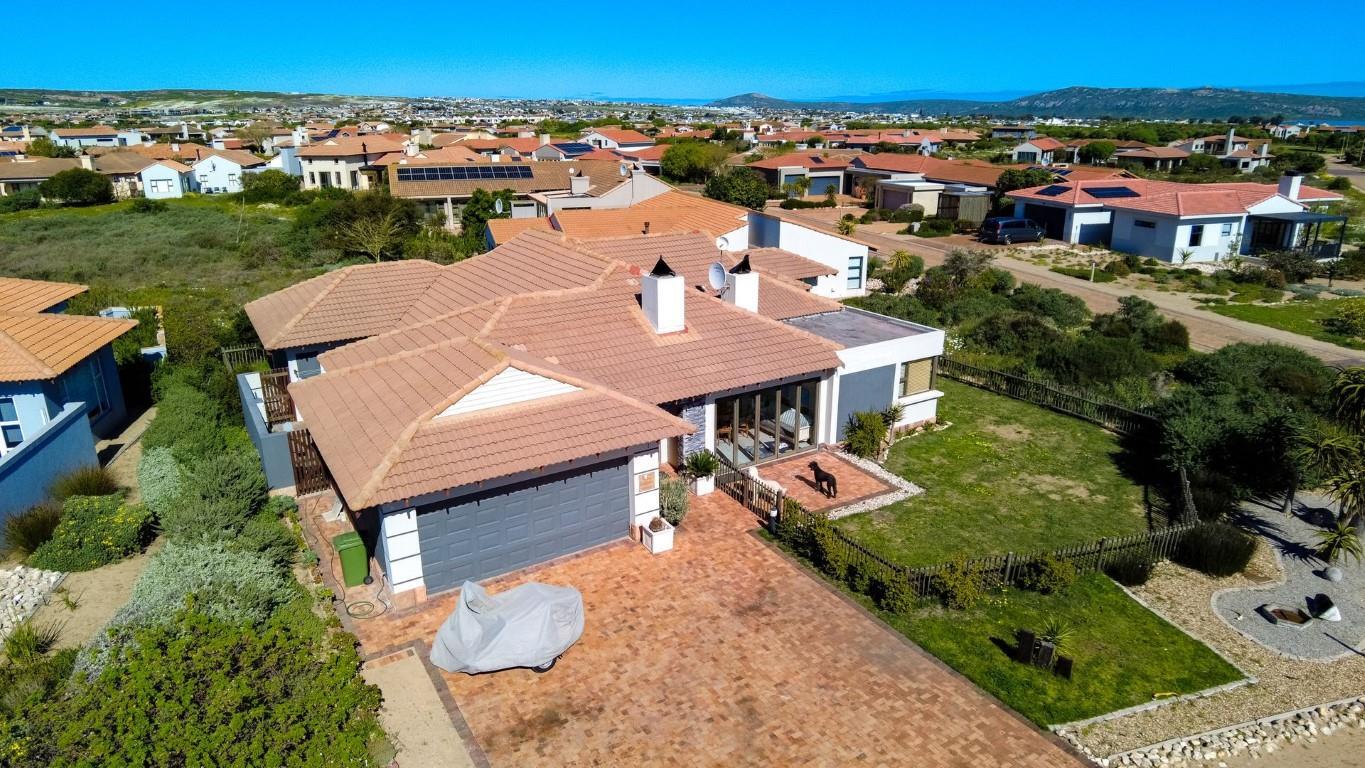 4 Bedroom House in Langebaan Country Estate