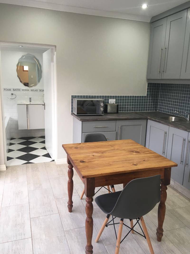 1 Bedroom Garden Cottage in Emmarentia