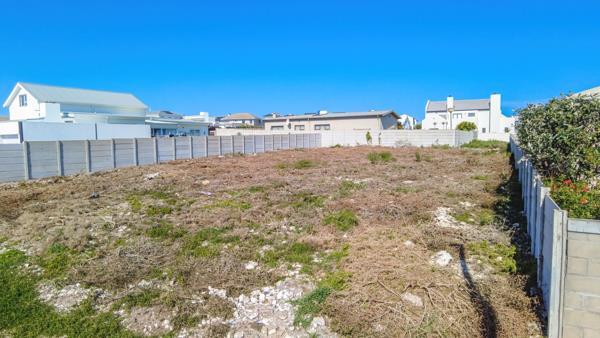700 m² Land available in Pearl Bay