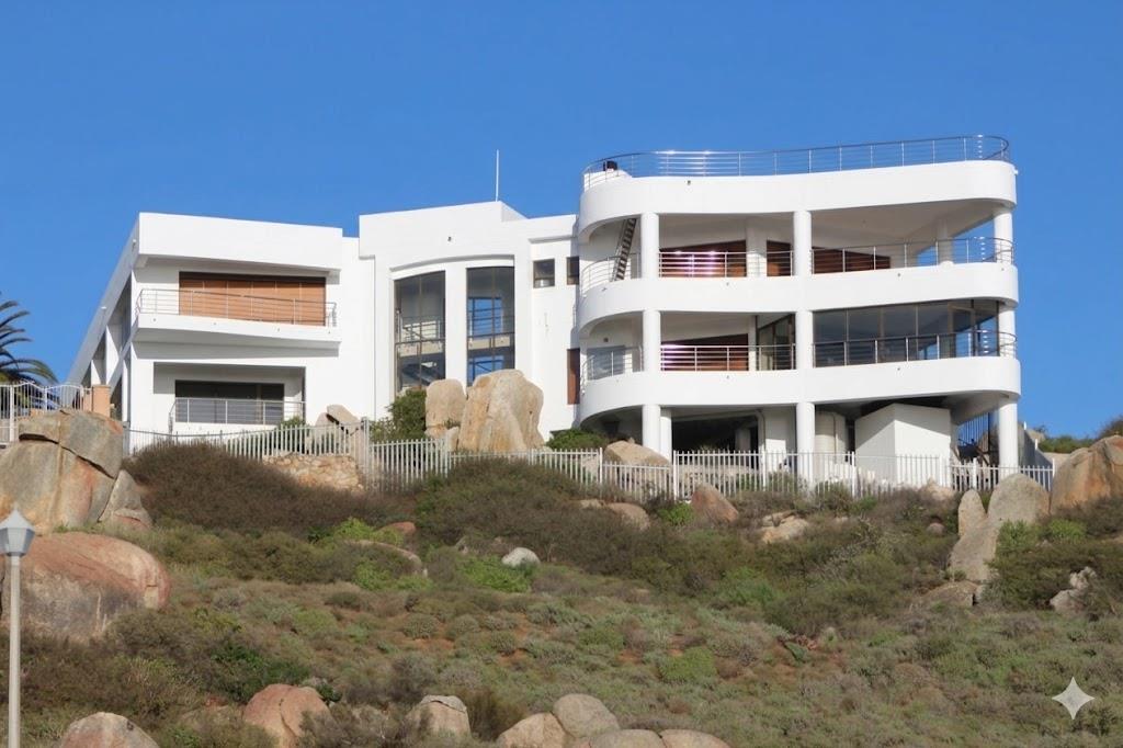 5 Bedroom House in Da Gama Bay