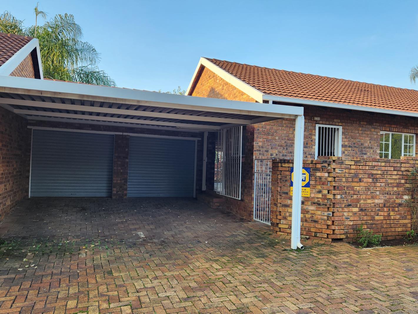 3 Bedroom Townhouse in Rooihuiskraal North