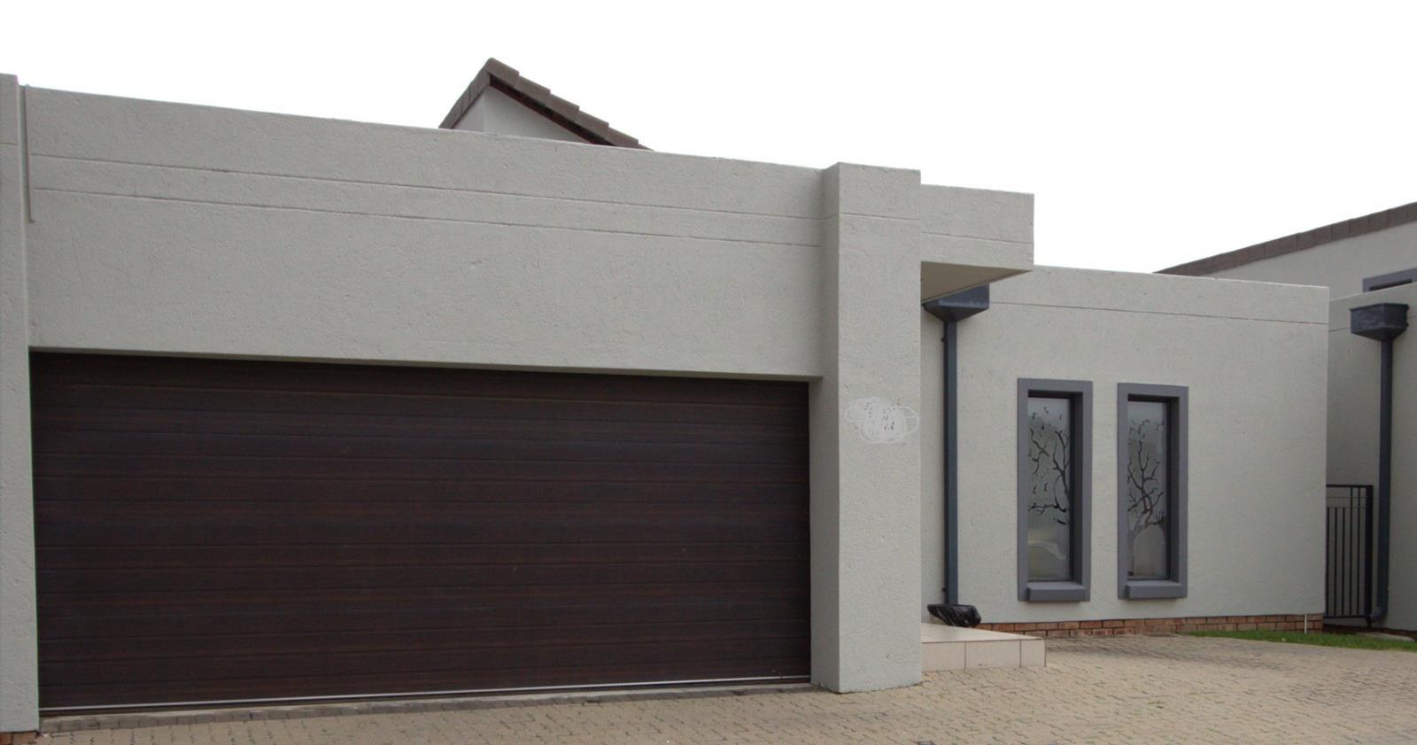 3 Bedroom House in Carlswald Estate
