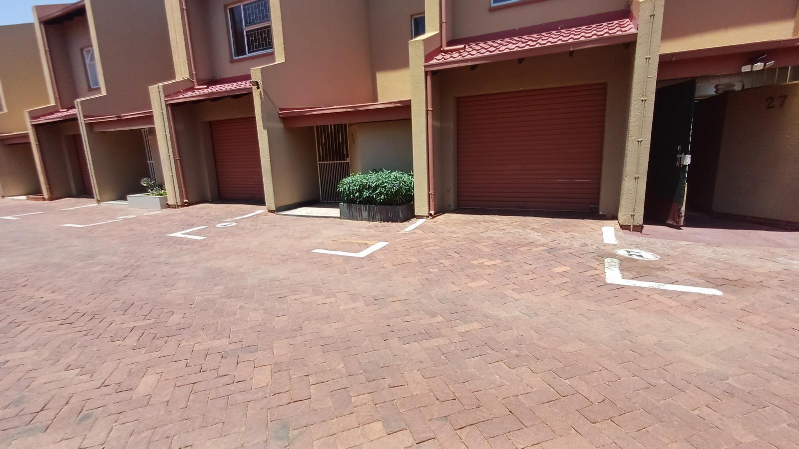 2 Bedroom House in Dorandia