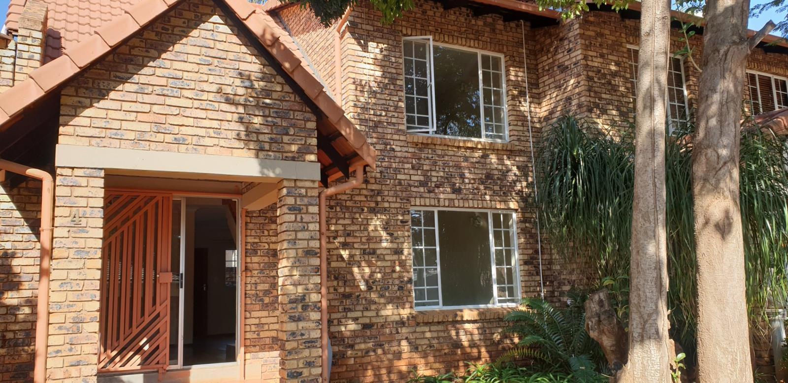 2 Bedroom Townhouse in Magalieskruin