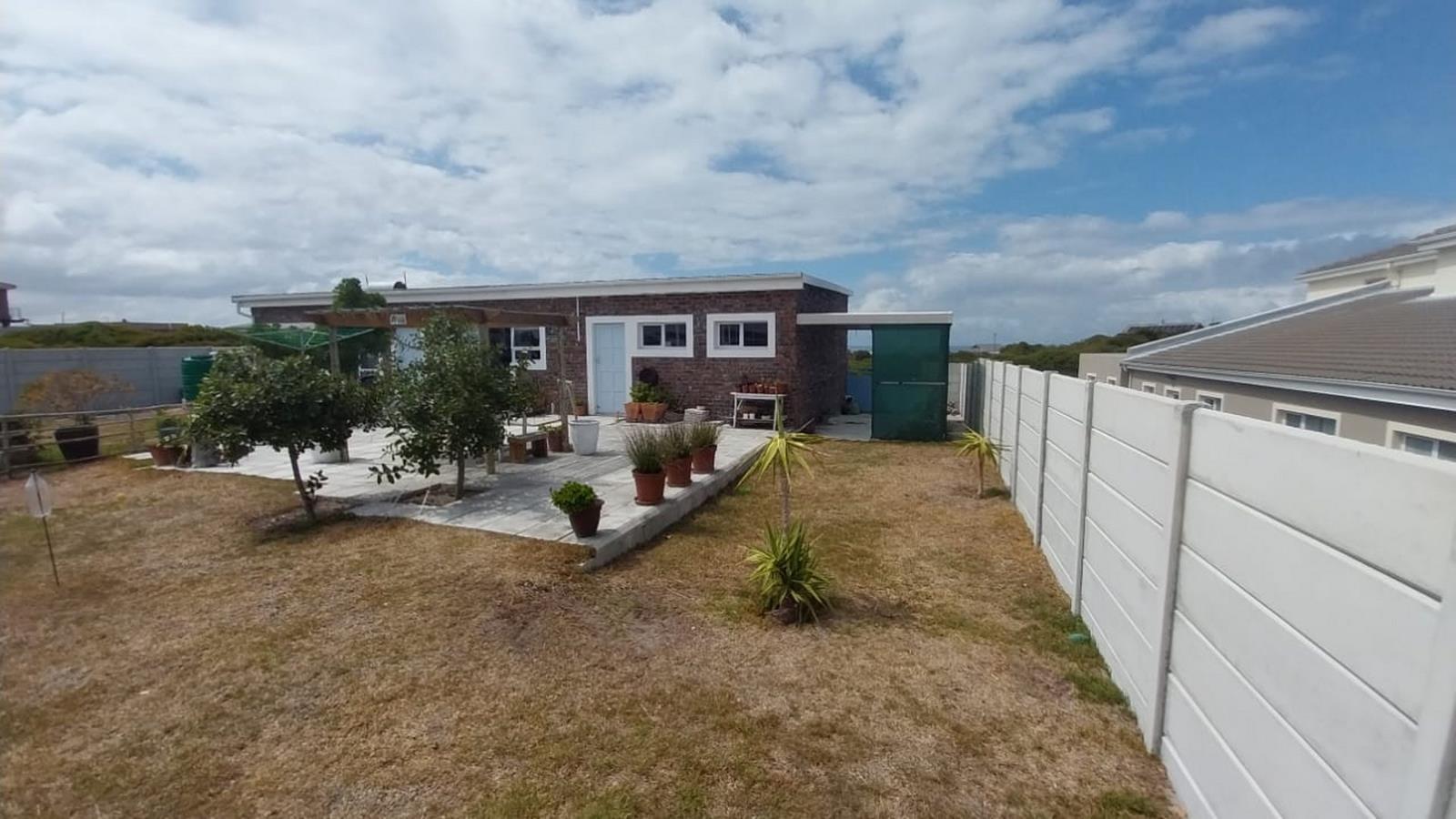 2 Bedroom House in Pearly Beach