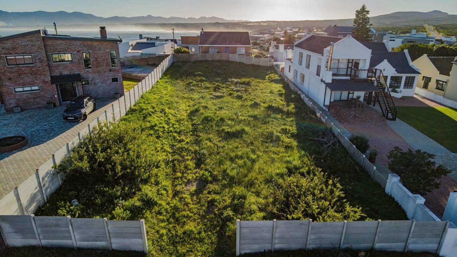 830 m² Land available in De Kelders