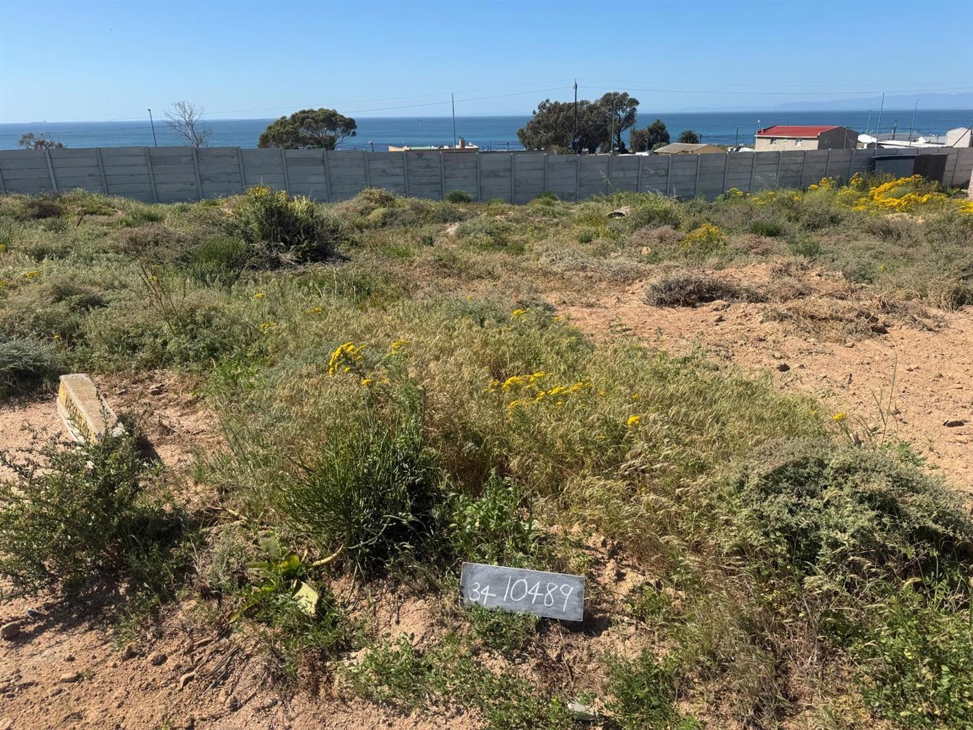 250 m² Land available in St Helena Views