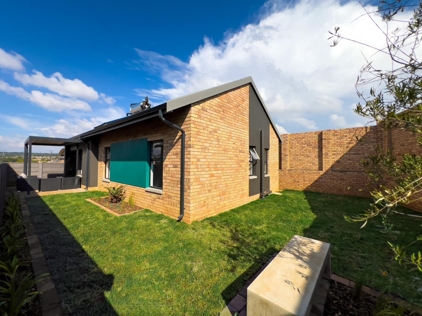 3 Bedroom Simplex in Rooihuiskraal